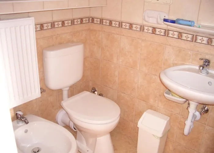 ゲストハウス Hegyi ヘーヴィーズ