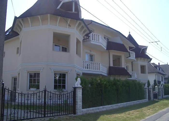 ゲストハウス Hegyi ヘーヴィーズ